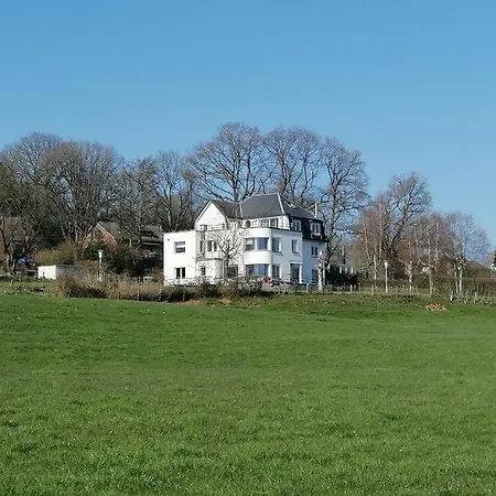 La Roseraie Ставело