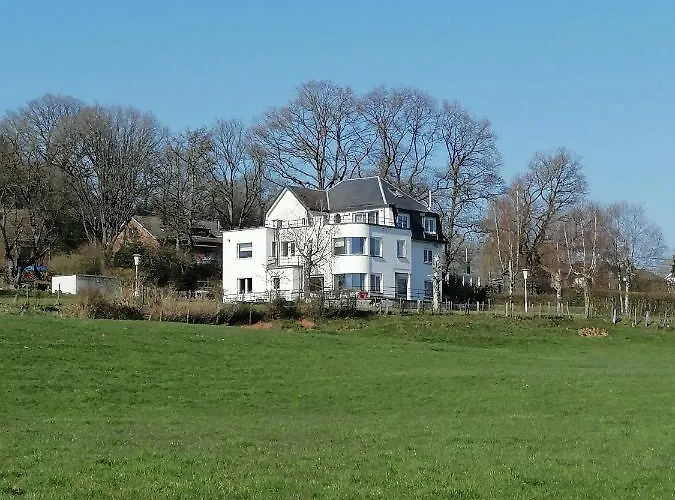 La Roseraie Ставело